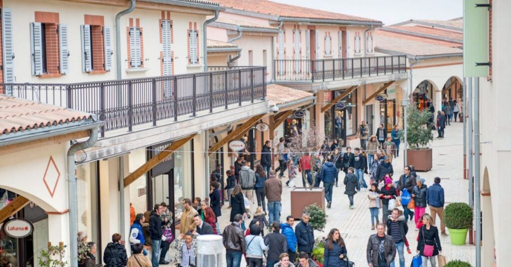 nailloux outlet village